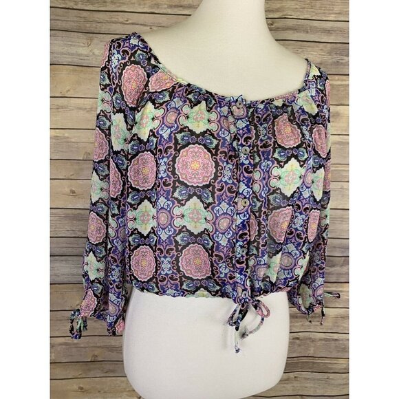 Olsenboye XS Button Front Cropped Shirt Medallion - Picture 4 of 10